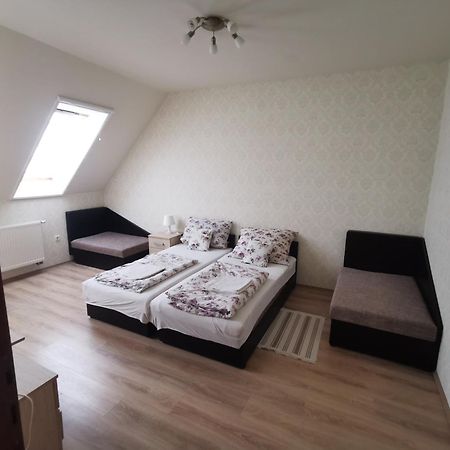Village Garden Family Guest House Tiszakanyar Exterior photo