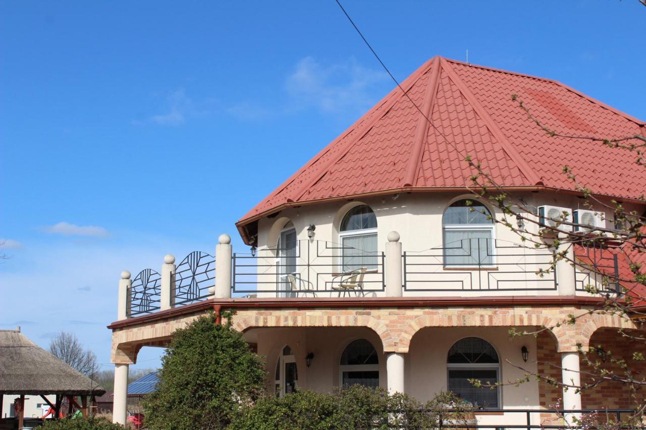Village Garden Family Guest House Tiszakanyar Exterior photo